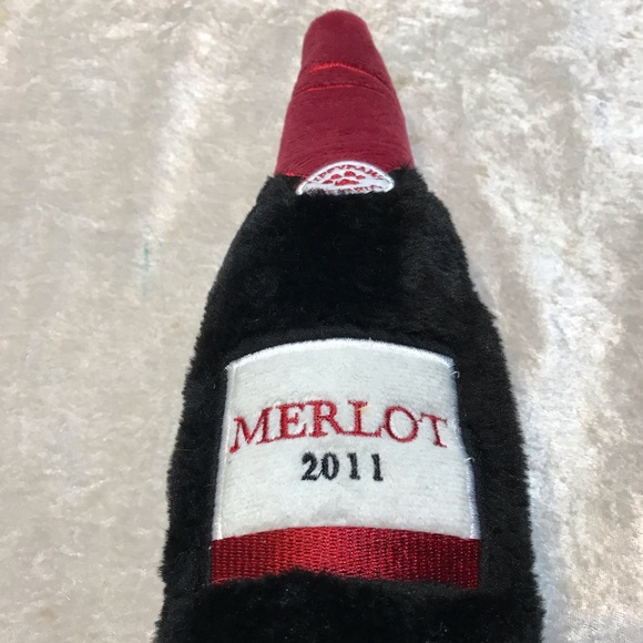Zippypaws Other - Zippypaws * Merlot Wine Bottle Dog Toy Cute Fun Alcohol Party Puppy 2011 Reserve